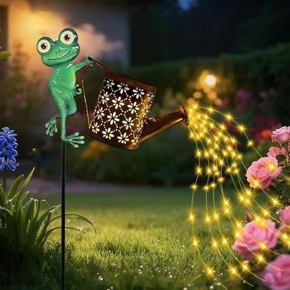 Solar Watering Can with Cascading Lights Outdoor Garden Decor, Frog Shaped Hook Gardening Gifts for Mom Women Grandma Birthday, Solar Lights for Garden Decorations Patio Yard Lawn Backyard
