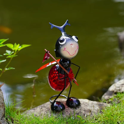 Solar Ladybug Garden Lantern Waterproof LED Ladybug Solar Lights Outdoor Decorative Tabletop Lanterns Lamp for Yard Patio Table Decoration.