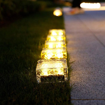 Solar Ice Cube Shaped Light, 2.8x2.8x2 inch Ice Cube Shaped Warm White Outdoor Solar Garden Decorative Lights for Walkway Pathway Backyard Christmas Decoration Parties (1 PC)