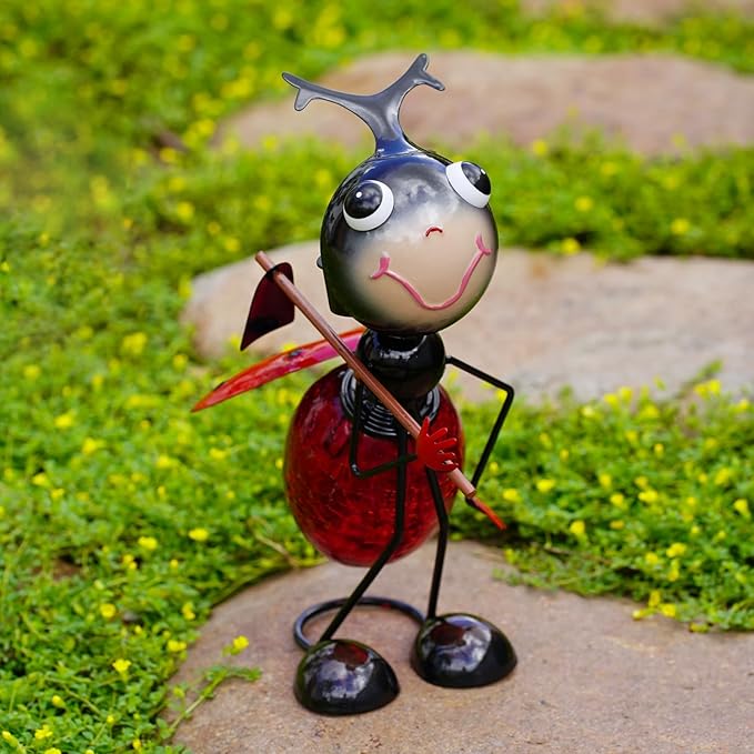 Solar Ladybug Garden Lantern Waterproof LED Ladybug Solar Lights Outdoor Decorative Tabletop Lanterns Lamp for Yard Patio Table Decoration.