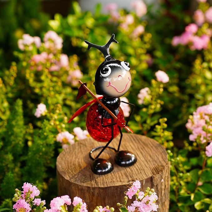 Solar Ladybug Garden Lantern Waterproof LED Ladybug Solar Lights Outdoor Decorative Tabletop Lanterns Lamp for Yard Patio Table Decoration.