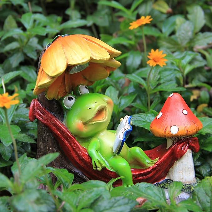 Solar Frog Garden Statue Light, Outdoor Decor