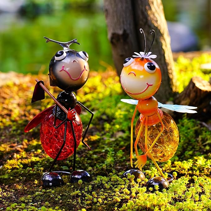 Solar Ladybug Garden Lantern Waterproof LED Ladybug Solar Lights Outdoor Decorative Tabletop Lanterns Lamp for Yard Patio Table Decoration.