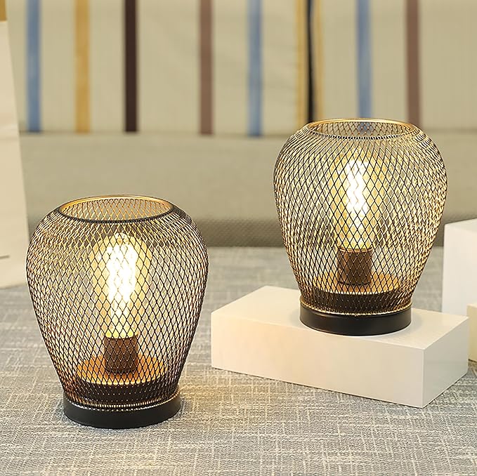 JHY DESIGN Set of 2 Metal Cage LED Lantern Battery Powered Lamp Cordless Accent Light with LED Edsion Style Bulb Great for Weddings Patio Events for Indoors Outdoors（Diamond Shape
