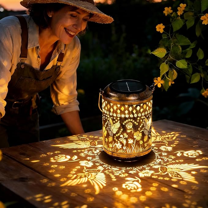 Hummingbird Gardening Gifts Outdoor Solar Lanterns, 1 Pack Garden Decor for Outside, Hanging Solar Lanterns Decorative Gifts for Gardeners, Mom, Grandma Birthday Vintage Table Metal Lights for Garden
