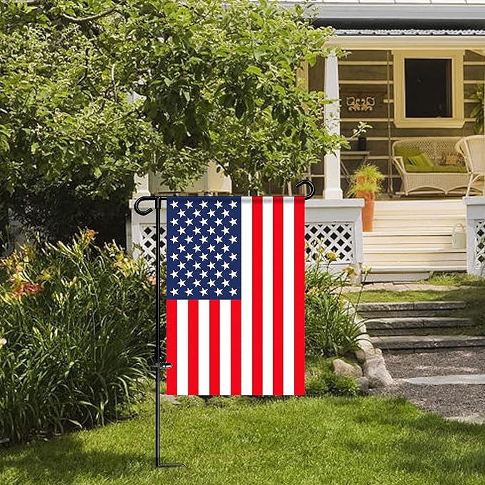 Solar Flagpole Light, Dusk to Dawn